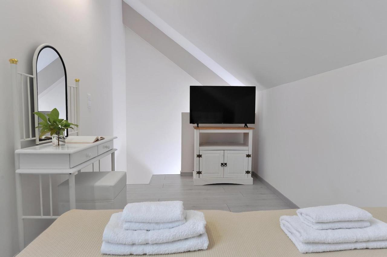 Alekos Luxury Suites Free 24H Transportation From - To Airport Artemida  Exteriér fotografie